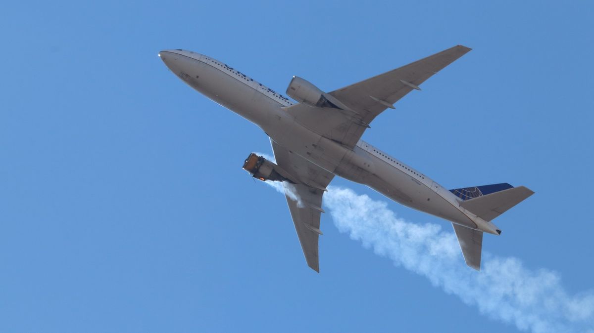 Poruchové Boeingy 777 přezkoumá po sobotním incidentu americký úřad